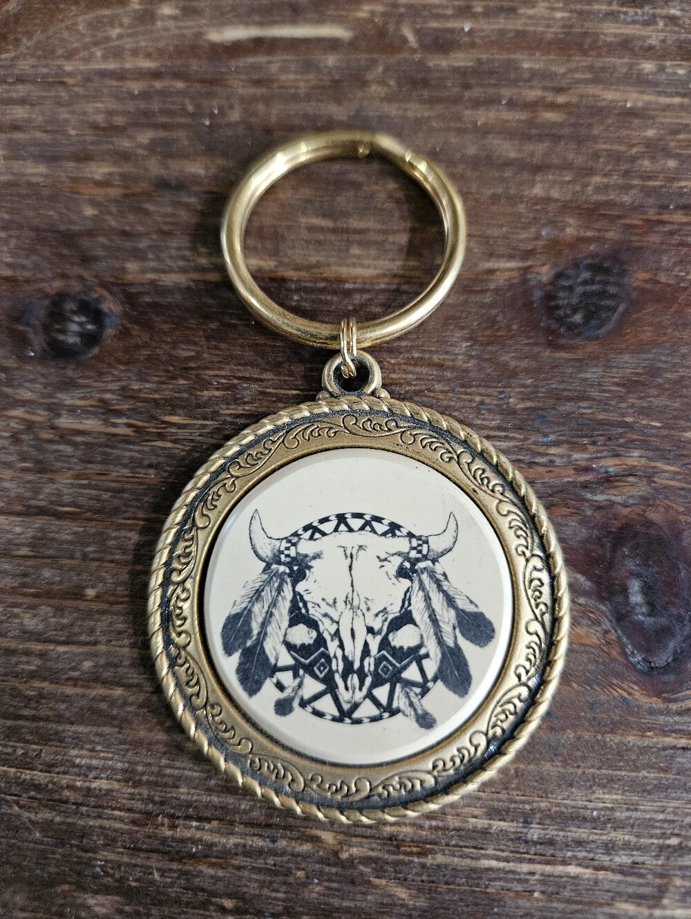Vintage BarlowGold-Tone Bull Skull Keychain with Feather Motif - Unbranded